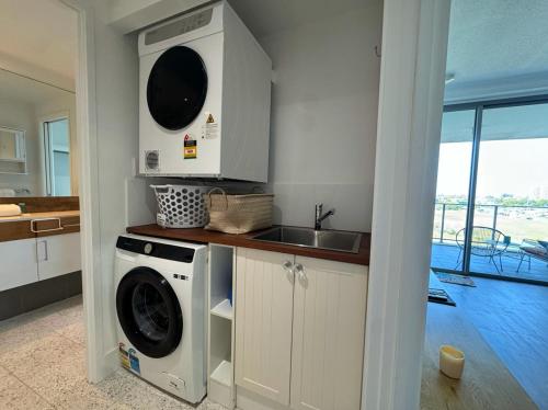 597715529 Harbour Quays Apartments