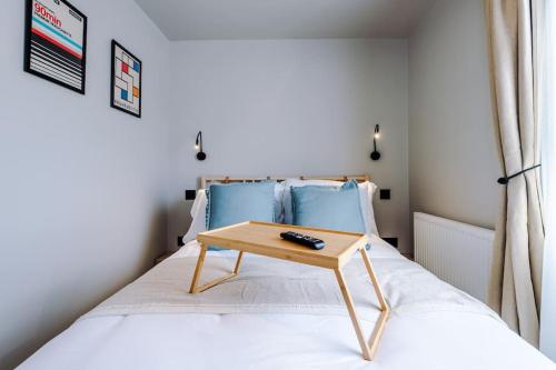 Elegant 2B Retreat City Centre with Secure Parking - image 2