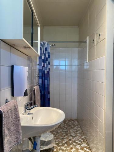 Anglers Reach Lakeside Village