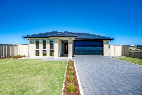 Serenity 24 Tyro Pde Hindmarsh Island - No Linen Included