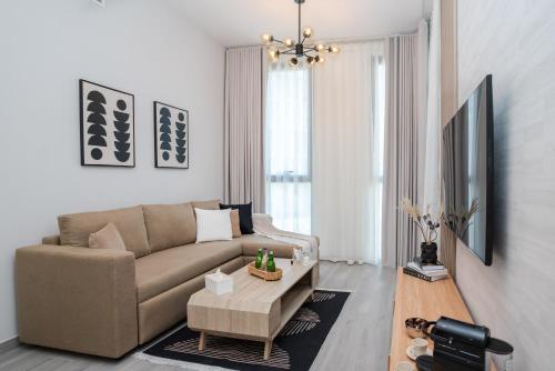 Cozy 1BR Midtown 20 Mins to Mall of Emirates by Vibel, Dubaj (zdjęcie 3)