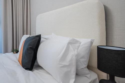 Cozy 1BR Midtown 20 Mins to Mall of Emirates by Vibel, Dubaj (zdjęcie 9)