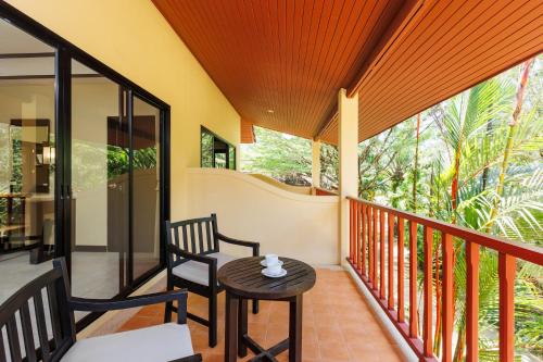 Nang Thong Beach Resort in 拷叻