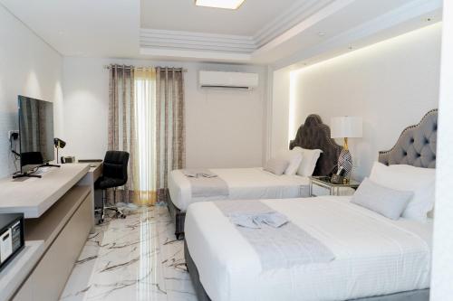 The Residence by Ivory, Lugait