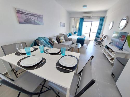 Létesítmények, JUST on the beach Makenzy Studio in Kastella Beach