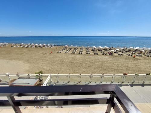 Kilátás, JUST on the beach Makenzy Studio in Kastella Beach