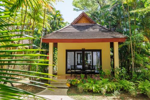 Nang Thong Beach Resort in 拷叻