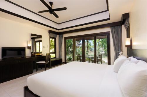 Nang Thong Beach Resort in 拷叻