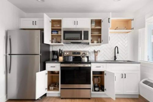 Nashville Home Base- Cozy Retreat Unit 11B home in Nashville, USA
