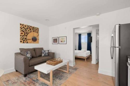 Nashville Home Base- Cozy Retreat Unit 11B home in Nashville, USA