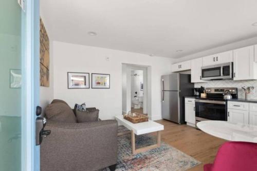 Nashville Home Base- Cozy Retreat Unit 11B home in Nashville, USA