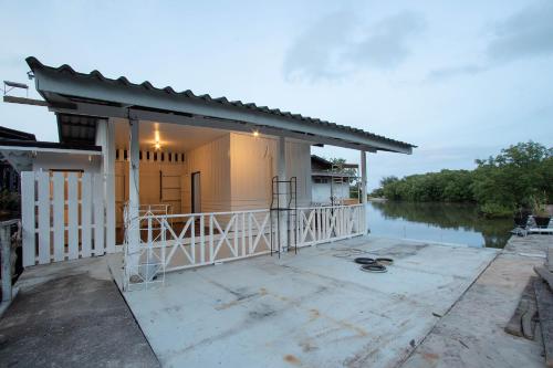 Mango tree อ่าวมะขามป้อม