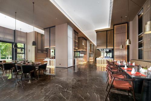 Restaurant, Grand Mercure Wuhan International Expo Center in Zhuankou Economic Development Zone
