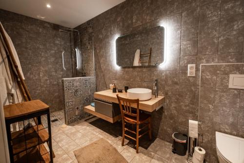 Badkamer, L'Escapade d'Itzac - Demeure de caractère avec piscine (L'Escapade d'Itzac - Demeure de caractere avec piscine) in Vaour