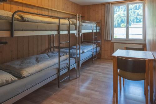 2 bunk beds