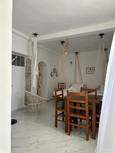 Polyxeni Apartments & Rooms in เคปาโร