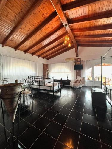 Polyxeni Apartments & Rooms in เคปาโร