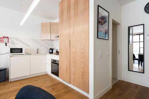 Contemporary Flat near São Bento by LovelyStay, Porto (foto 7)