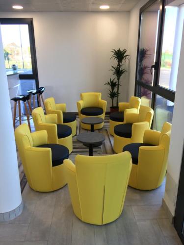 ผับ/เลาจน์, Brit Hotel Confort Loches in โลช