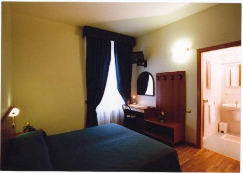 2 twin beds