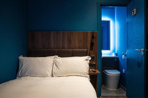 The Dirty Liquor Hotel - image 6