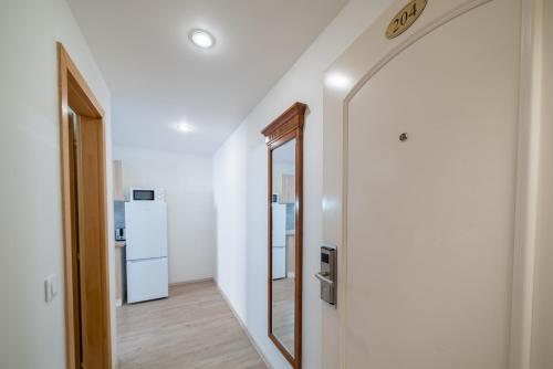 Studio Apartment image 7