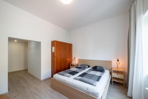 Studio Apartment image 10