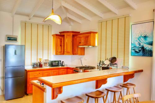 virtuve, Blue Whale Villa - Penthouse in Calibishie