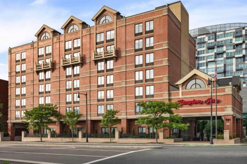 Hampton Inn by Hilton Boston/Cambridge, Кембридж