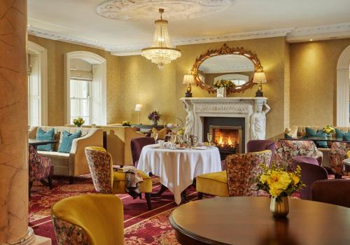 布里奇休閒Spa俱樂部酒店 (Bridge House Hotel, Leisure Club & Spa) in 塔拉莫爾