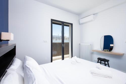 A stylish modern apartment on Makrygianni Str next to Areopagitou and the Acropolis Museum 4