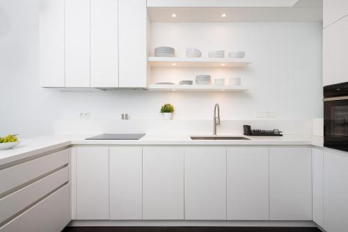 A stylish modern apartment on Makrygianni Str next to Areopagitou and the Acropolis Museum 5