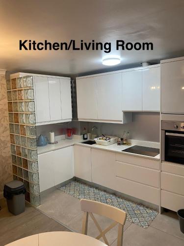 Dublin City Centre - Tourists and Professionals