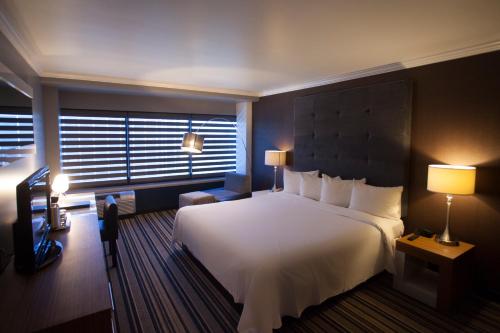 Hotel Huntington Beach Room Type - Premier King Room - Non-Smoking
