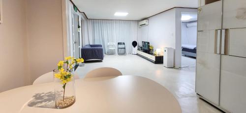 마이리틀 White Linen House 3