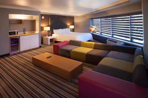 Suite, executive, premier