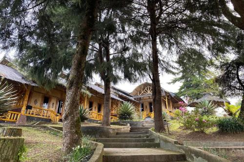 Фасада на хотела, Puncak Darajat Highland in Pasirwangi