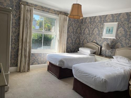 2 twin beds