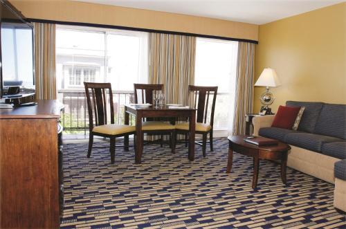 The Suites at Fisherman's Wharf - image 3