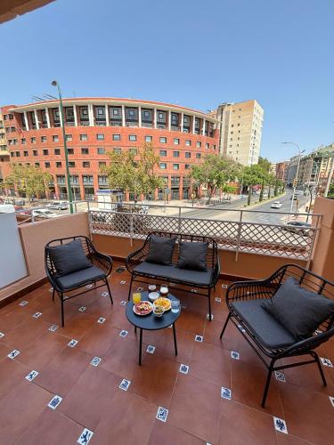 Piso céntrico con parking privado y terraza super, Малага