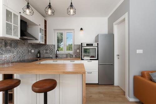 مطبخ, Casa Piano in a calm village enveloped by nature in Zupanici