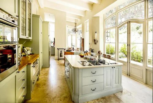 Konyha, 21 Nettleton near Clifton Beaches