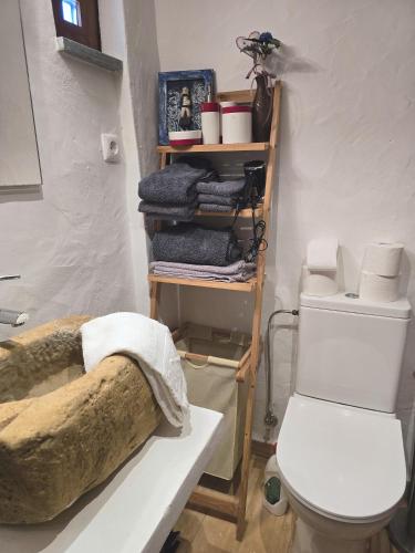 Bathroom, Golden Village Studio in Estômbar