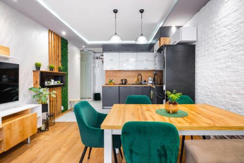 Feel Right at Home - Bright and Modern Apartment by Flat Mаnager, Sofia (Foto 8)