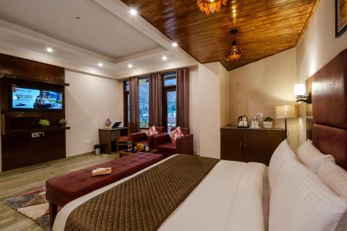 Double Room with Mountain View image 3