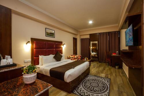 Double Room with Mountain View image 2