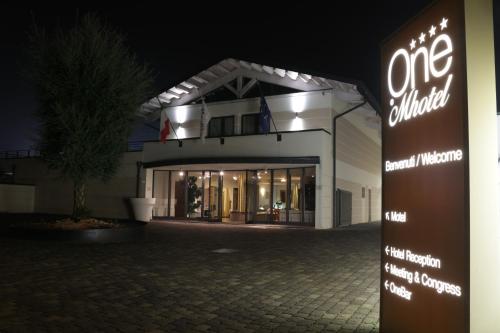 OneMhotel - 출입구