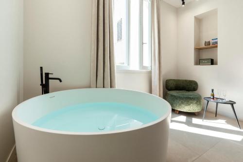 Mouchki Room Type - Deluxe Queen Suite