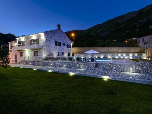 Peldbaseins, Villa Pave - Six-Bedroom Villa with Terrace and Swimming Pool in Dubravka