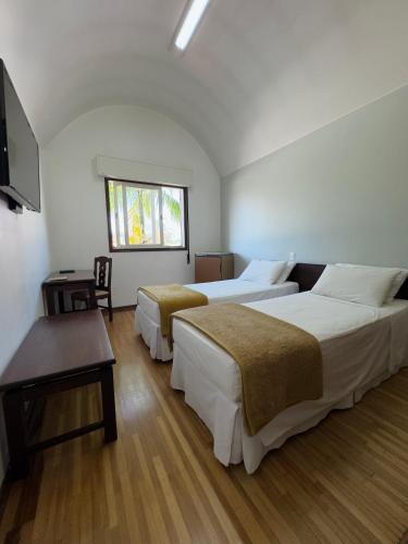 3 twin beds